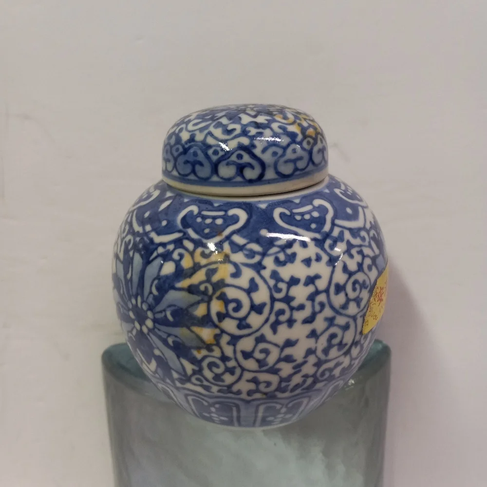 ASIAN Chinese Ginger Jar Blue White Floral Porcelain Ceramic  Vintage Collectibl
